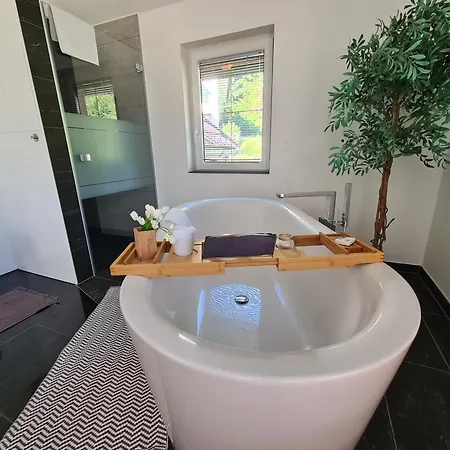 Casa vacanze Berg & Seezeit Im Landhaus Benthen, Fuer 7 Personen, Mit Sauna Feld am See